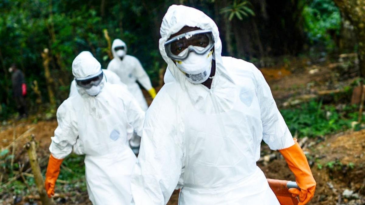 UK humanitarian worker monitored for Ebola in London hospital