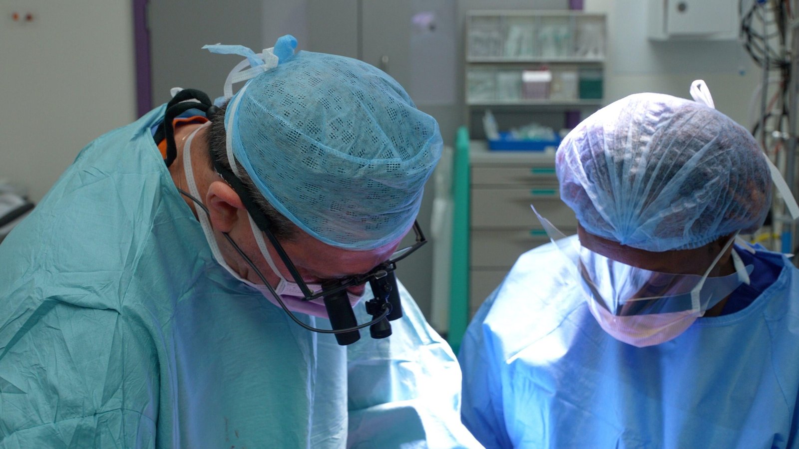 Leading doctor rebukes NHS chiefs over transplants