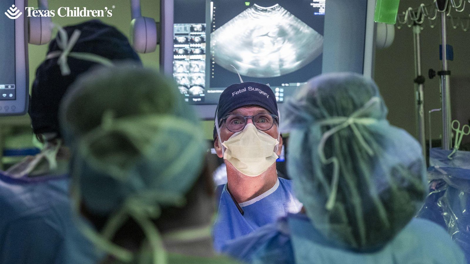 Woman has pioneering womb surgery to fix 'miracle' baby with intestines outside its body
