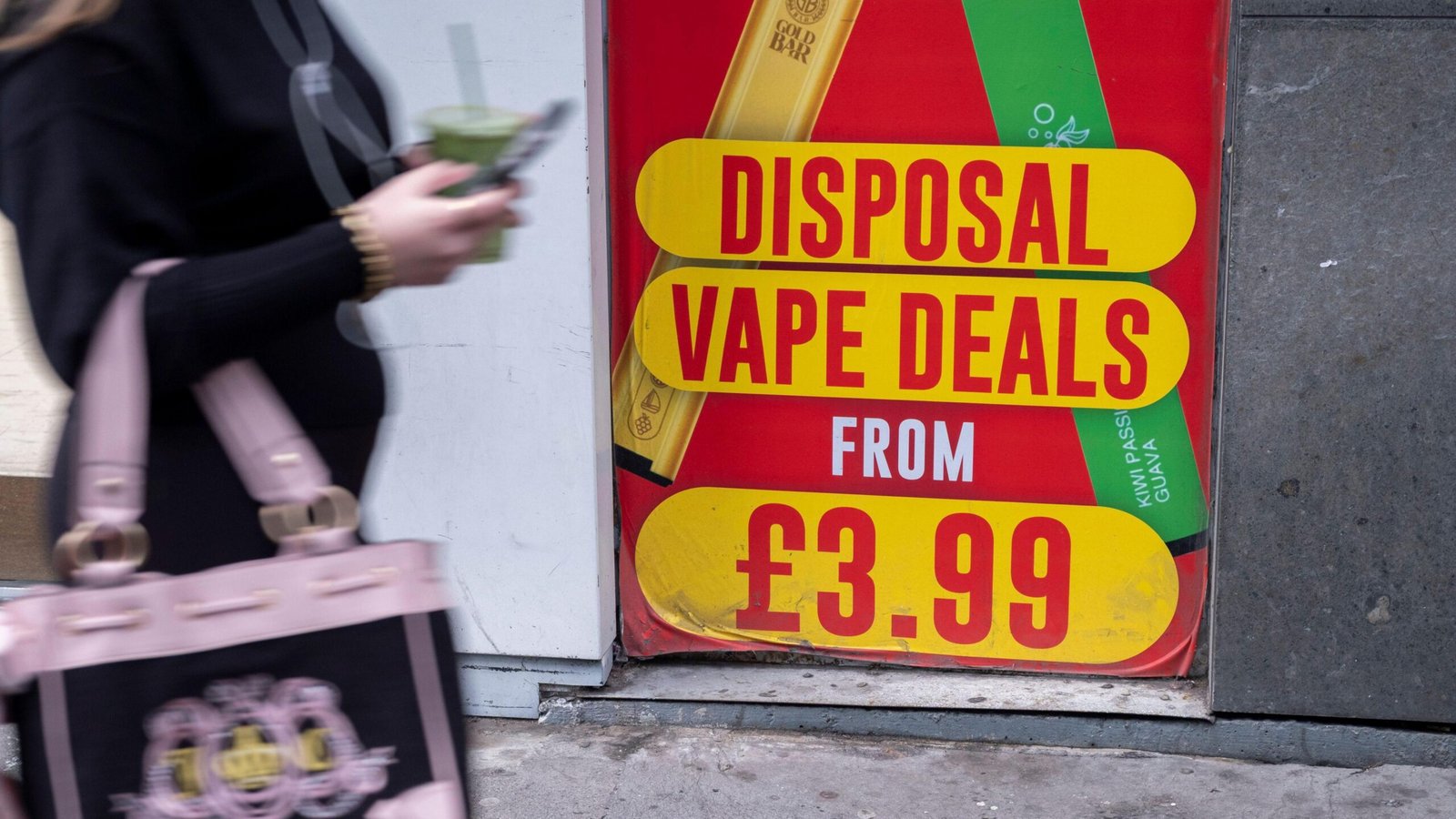 Vapes could lead to health harms in children, doctors warn