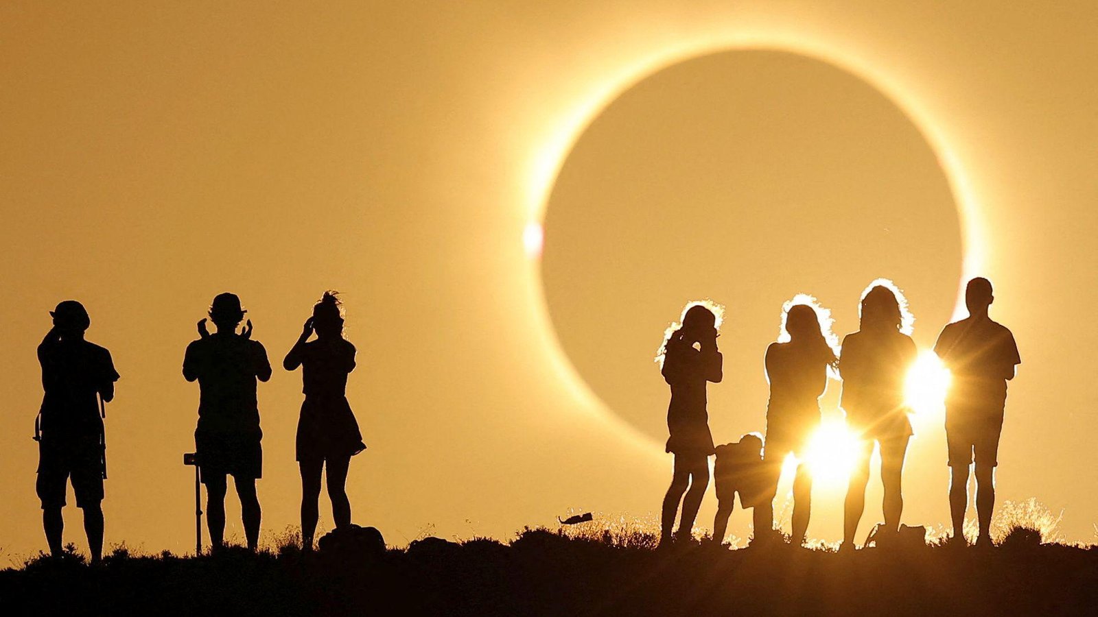 Eclipse warning: The key signs you may have damaged your eyes
