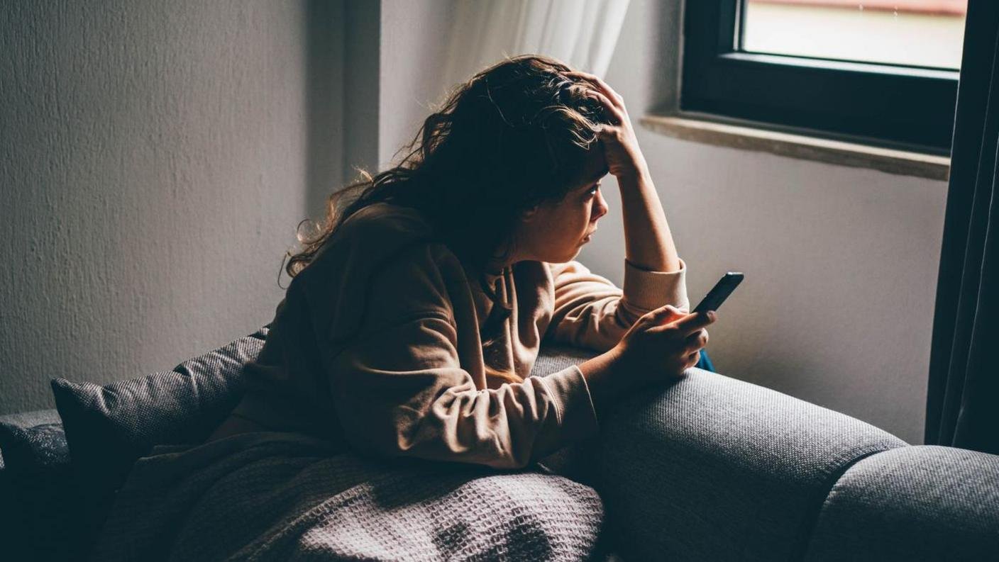 Walk-in mental health centres to open in banks and libraries across England